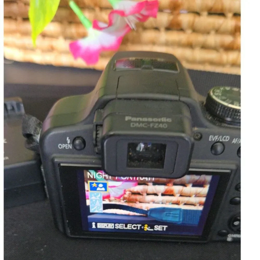 Panasonic Lumix DMC‑FZ40 Digital Camera 14.1MP 24x Zoom – Charger, Battery